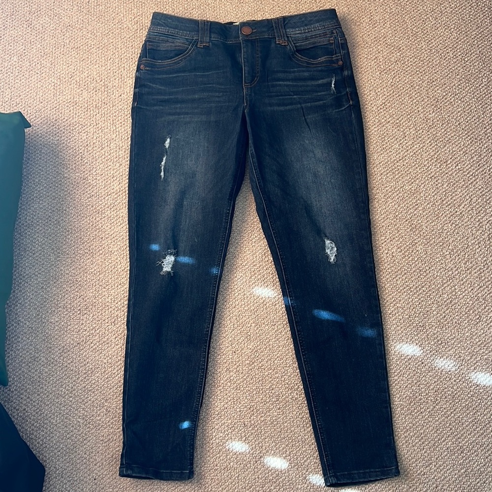 Cute dark washed skinny jeans
